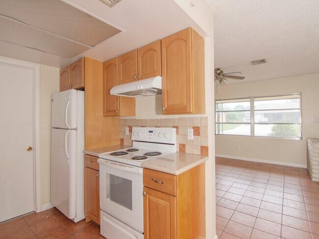 Foto del edificio - 557 SW Duval Ave