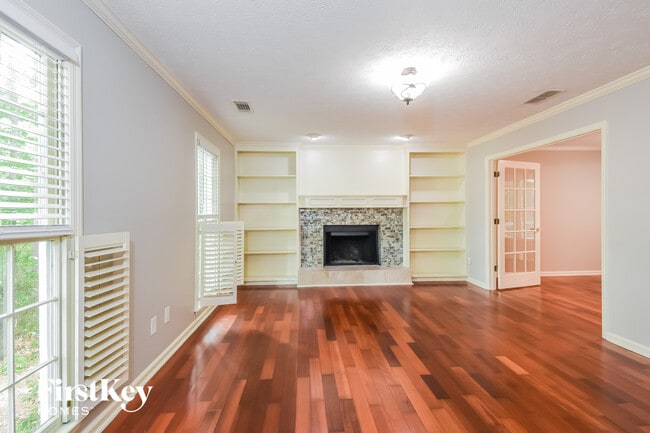 Foto del edificio - 1214 Hollytree Ct