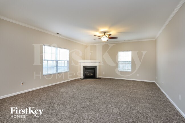 Foto del edificio - 5921 Sandpiper Farm Ln