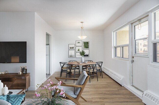 Photo du bâtiment - 275 North Service Road Apartments