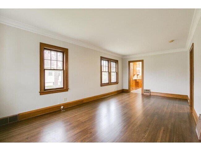 Foto del edificio - 4336 Bloomington Ave
