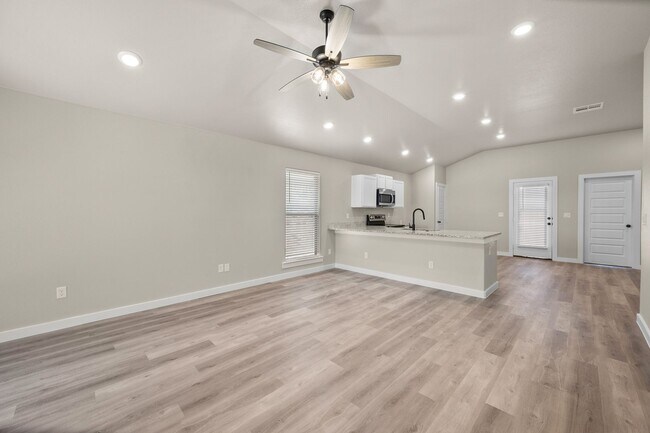 Foto del edificio - Bell Farms Home Available August