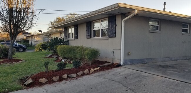 Foto del edificio - 1704 Elise Ave