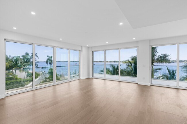 Foto del edificio - 3611 S Flagler Dr