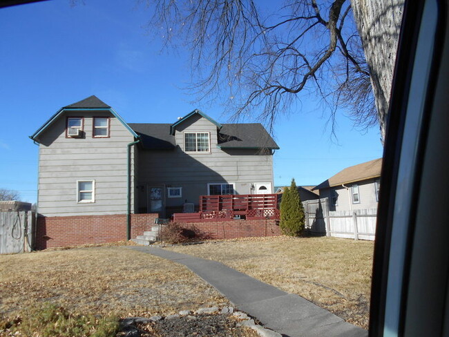 Building Photo - 520 1/2 S Bailey Ave