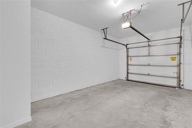 Foto del edificio - 16423 Bird of Paradise Ave