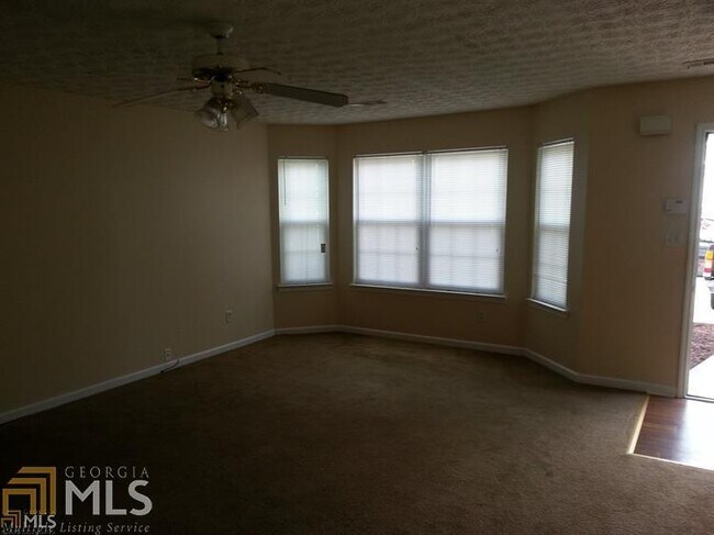 Foto del edificio - 3081 Fields Dr