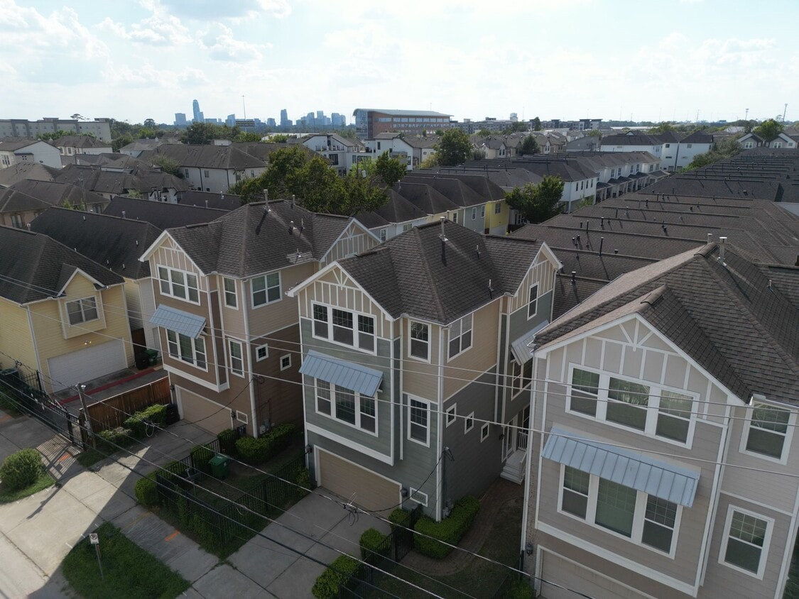 Primary Photo - 2511 Sherwin St