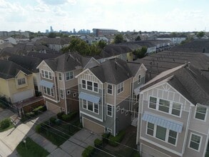 Building Photo - 2511 Sherwin St