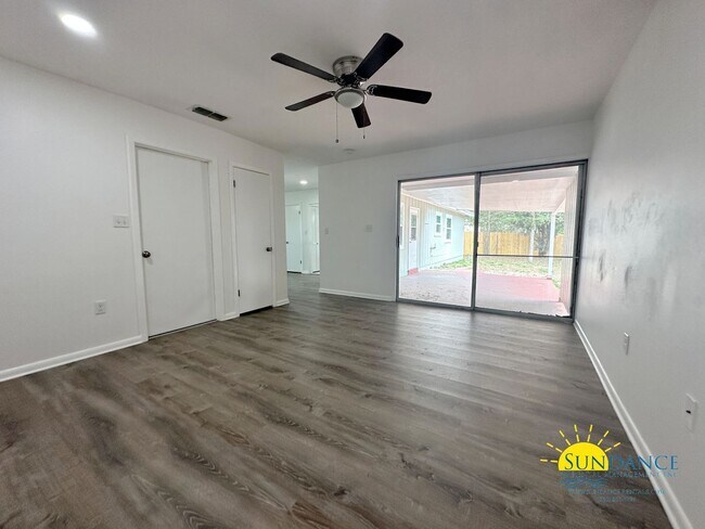 Building Photo - Updated 4 Bedroom Home in Fort Walton Beach-Cul-de-sac!