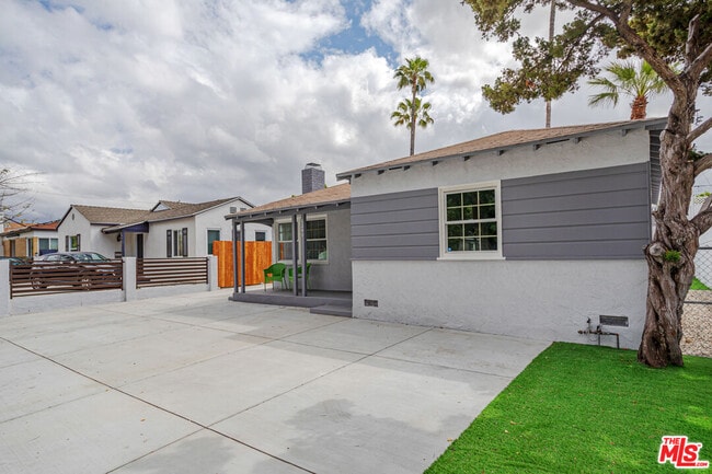 Building Photo - 6240 Carpenter Ave