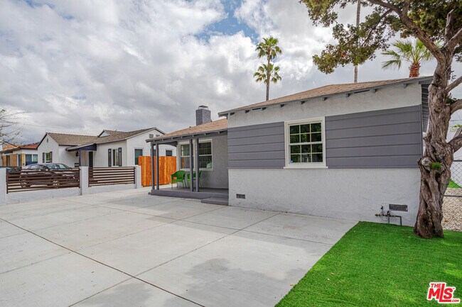 Foto del edificio - 6240 Carpenter Ave