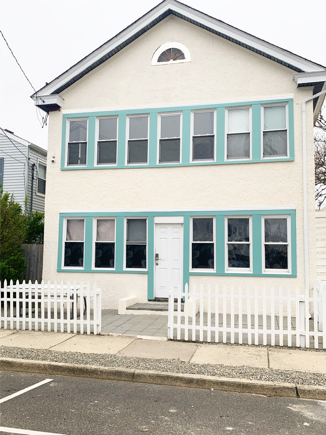Foto del edificio - 121 Blaine Ave