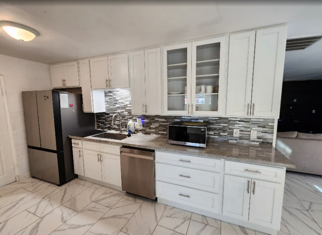 Photo - 3518 W Lynwood St House