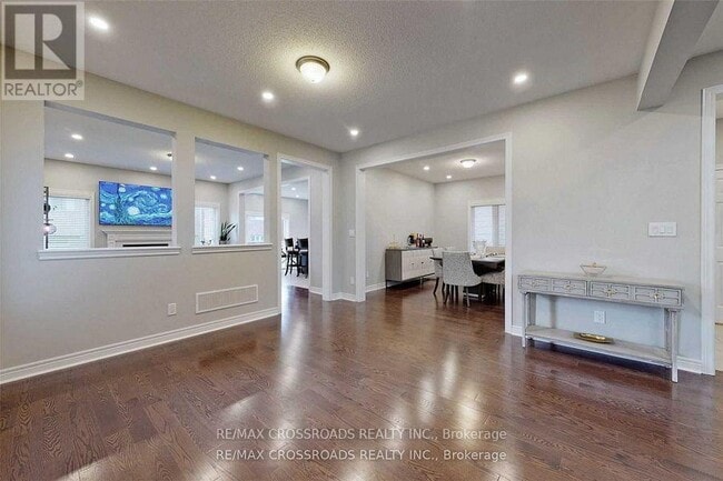 Building Photo - 62 Romanelli Cres