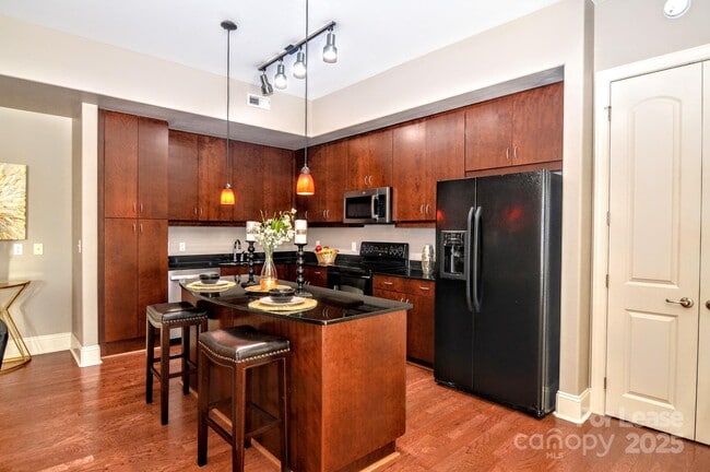 Foto del edificio - 4625 Piedmont Row Dr