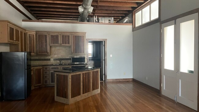 A full kitchen. - 121 Clifton Art Aly