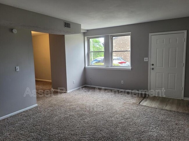 Building Photo - 805 Flanders Ln NW
