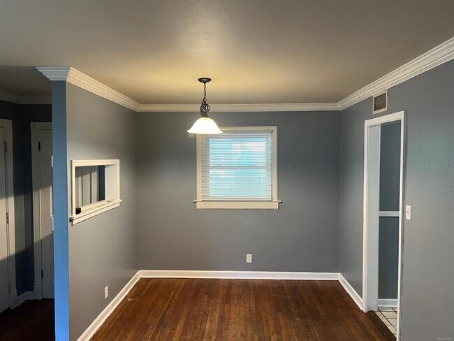 Building Photo - 2737 Chevy Chase Dr