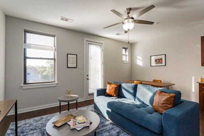 Building Photo - 1016 18th Ave S