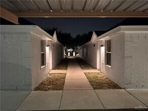 Building Photo - 10 Moonlight Ln