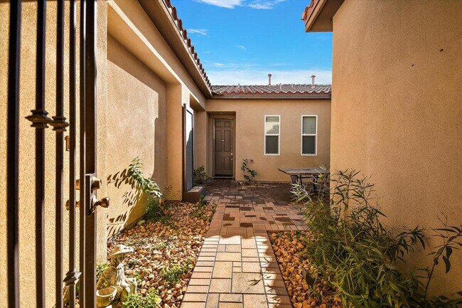 Foto del edificio - 80215 Queensboro Dr