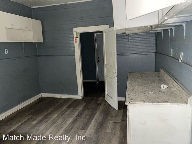 Building Photo - 2 br, 1 bath House - 1716 W. 2nd St