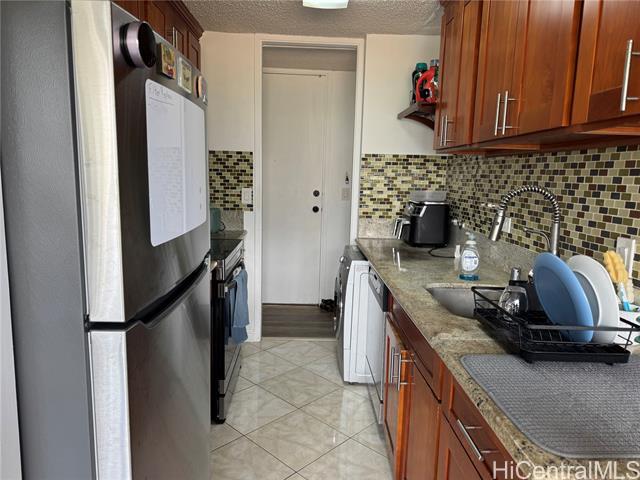 Building Photo - 2085 Ala Wai Blvd