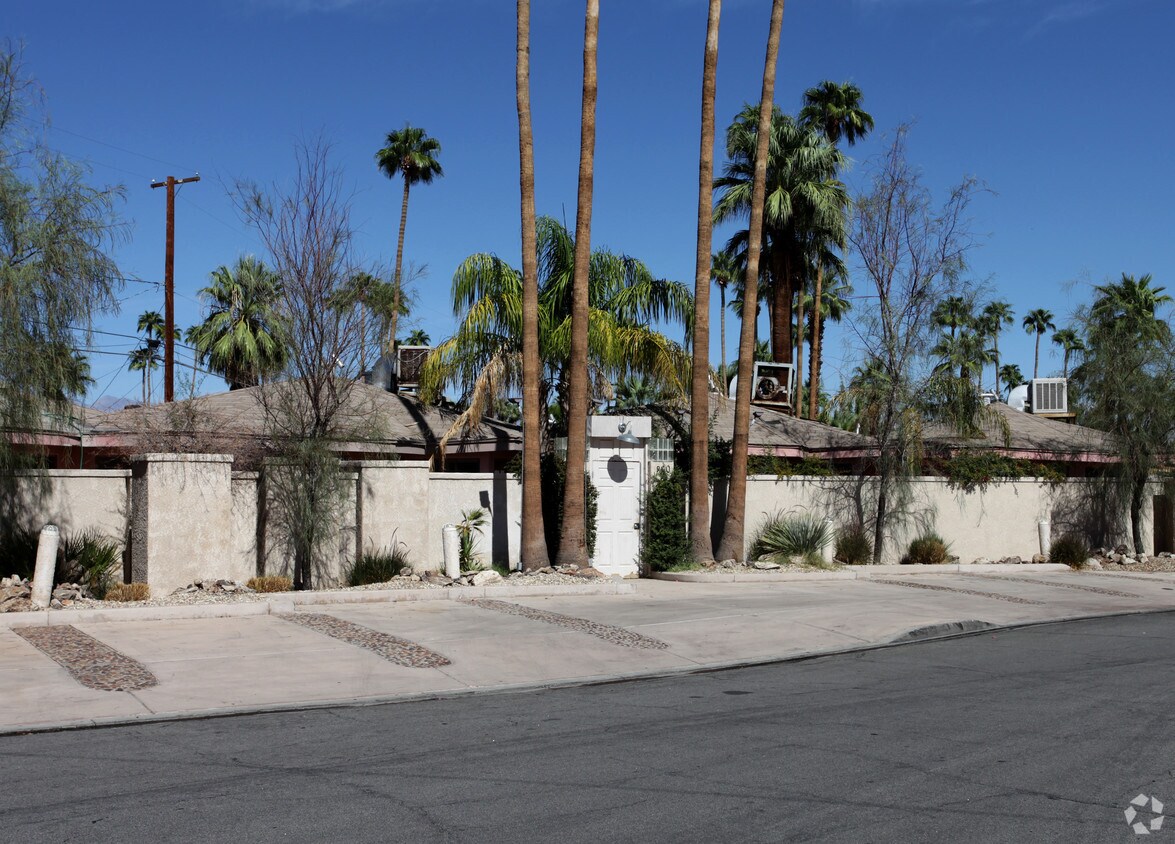 Building Photo - 940 E Camino Parocela