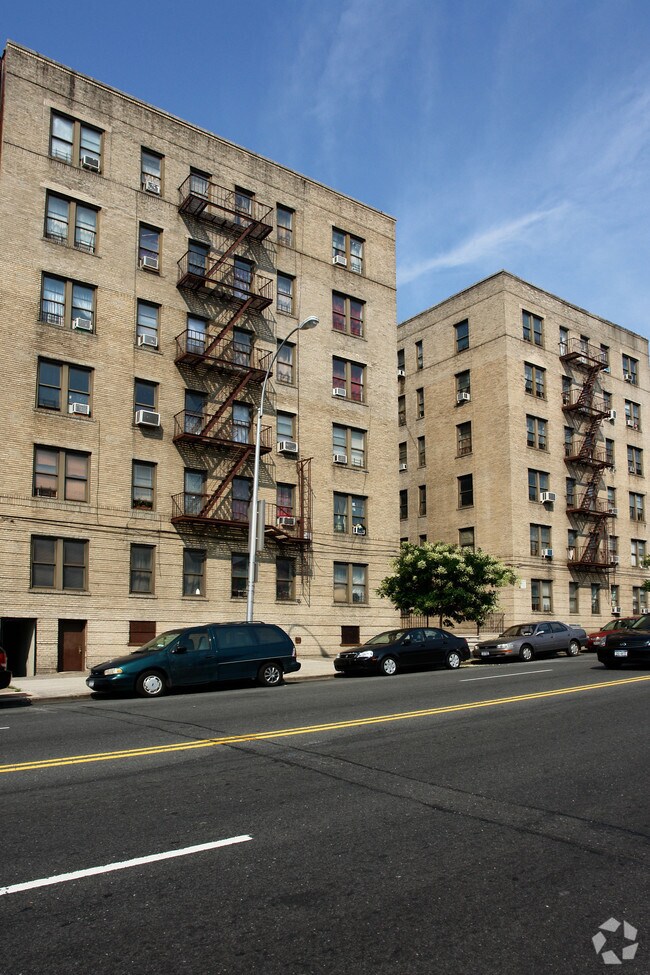 1585 White Plains Rd, Bronx, NY 10462 Apartments Bronx, NY