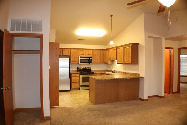 Foto del edificio - $1,210 | 2 Bedroom, 2 Bathroom Condo | Pet...
