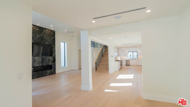Foto del edificio - 10520 Ashton Ave