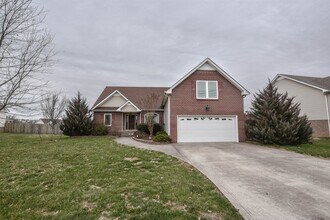 Building Photo - 645 Fallbrook Ln