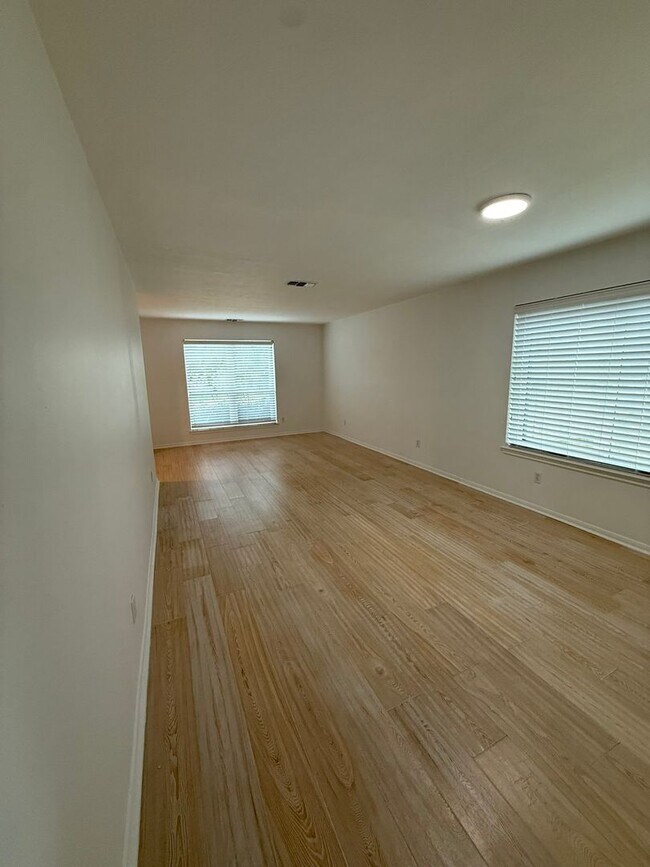 Building Photo - 2722 Springstone Dr