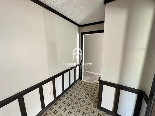 Foto del edificio - 6016 Rosewind Cir W