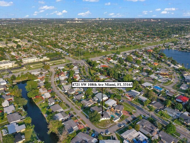 Foto del edificio - 4721 SW 108th Ave