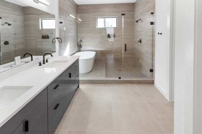 Building Photo - 6738 Peerless St