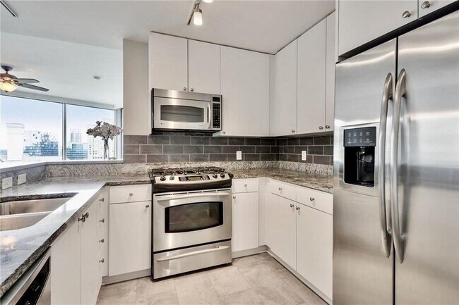Foto del edificio - 3338 Peachtree Rd NE