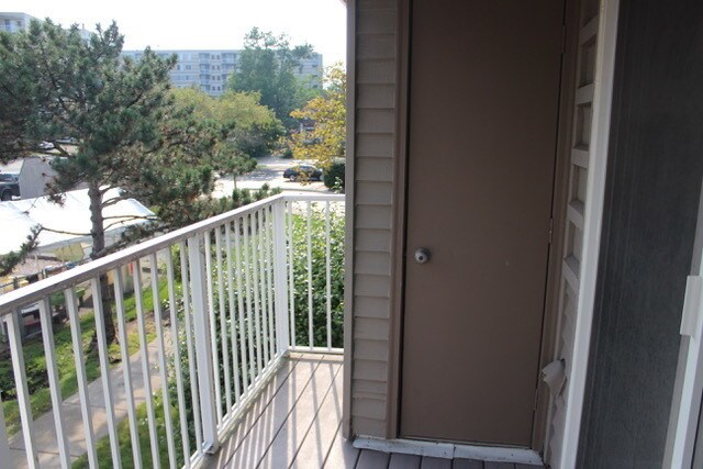 Building Photo - 42 N Park Ave