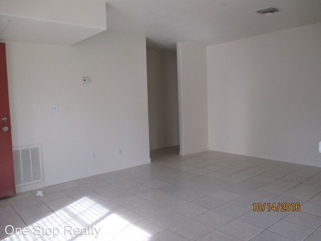 Building Photo - 2 br, 2 bath House - 4837 Nara Vista #202