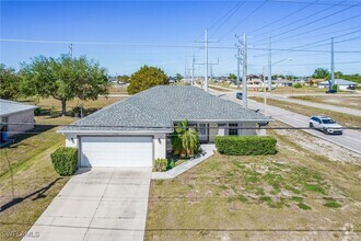 Building Photo - 2324 NE Juanita Pl