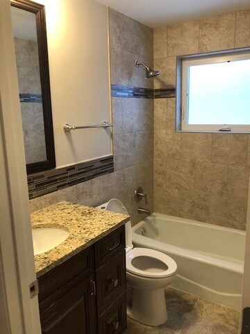 Foto del edificio - 447 E 192nd St