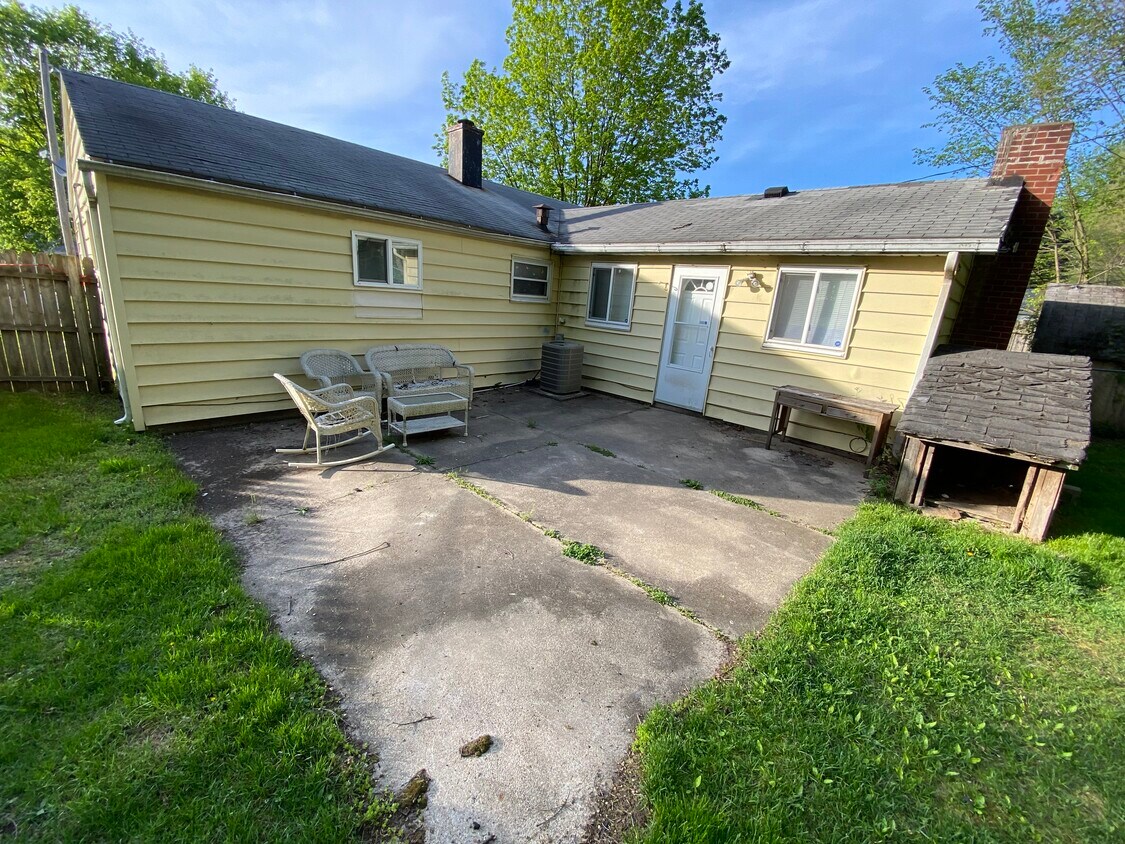 Primary Photo - 902 Amhurst Ave