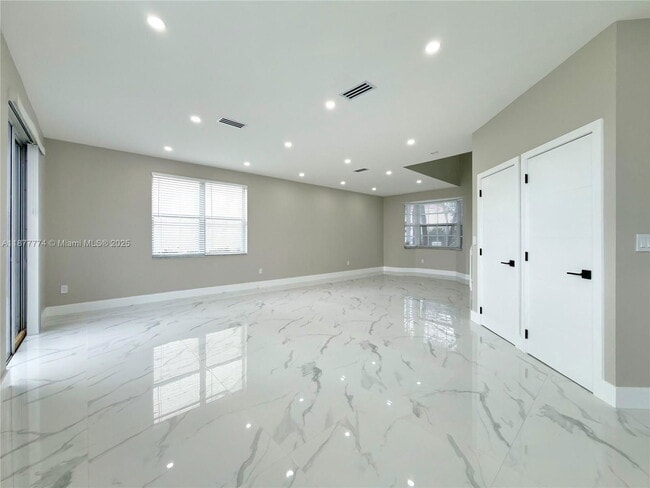 Foto del edificio - 199 NW 152nd Ave