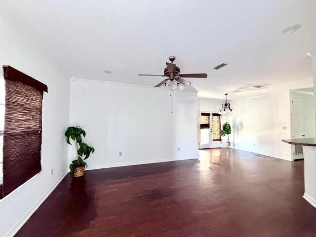 Foto del edificio - 8216 Casa Verde Rd
