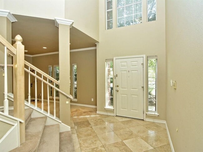 Foto del edificio - PRELEASING FOR BEGINNING OF JUNE! COME INTO YOUR OASIS!