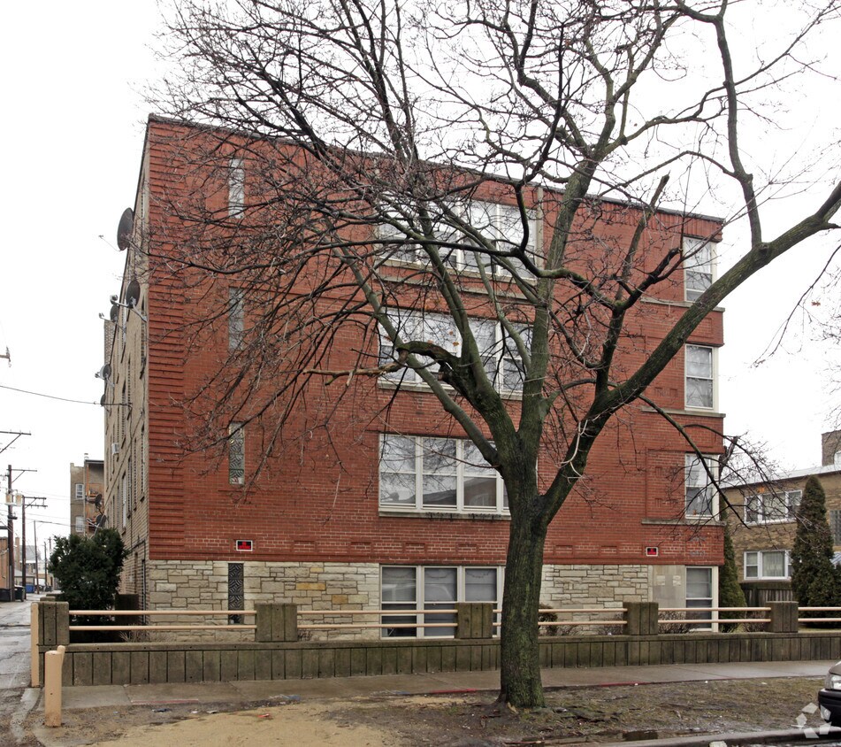 Building Photo - La Belle House