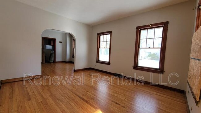 Building Photo - 201 Searles Ave