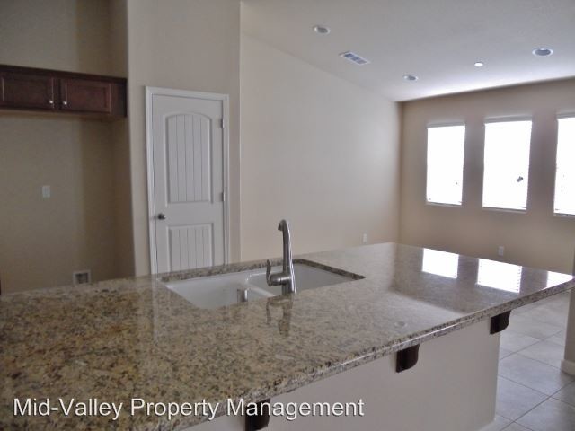 Building Photo - 4 br, 3 bath House - 2300 Tahoe Avenue
