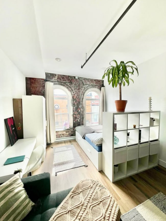 Building Photo - Renovated Studio Apartment Available June 1st